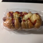 donut&bakery Un Créer - ウインナーロール　　　390円