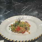 リストピッツァ バイ ナポリスタカ - ランチはサラダとドリンクが付く｡ 今回は大麦入りツナマヨ的なサラダ｡