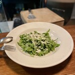 パラダイス ピザ - 定番メニューのルッコラのサラダ