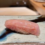 鮨 つぼみ - 金目鯛 漬け 千葉より
      しっとりとした金目鯛、旨みが豊かに香り良くこれも美味♪