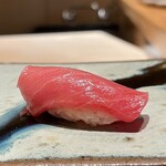 鮨 つぼみ - 鮪中トロ・ハラカミ 岩手県宮古より  やま幸より
      シャリの温度が絶妙に、鮪の脂が溶けだすそんな美味しさ！