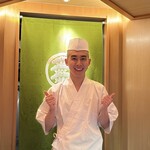 鮨 つぼみ - 2番手のコウタさんに笑顔いただきました♪