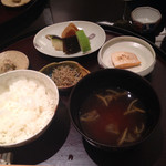 日本料理 太月 - こしひかりの御飯とジュンサイの味噌汁