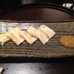 日本料理 太月 - 焼き物                           焼き穴子 
      東京では珍しい対馬産
      梅ワサビで
      新丸十と