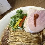 めん処 きよ洲 - 具材は水菜とパプリカ、2種類のチャーシューが3枚と穂先メンマ！