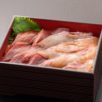 鮪と白身魚の青唐辛子漬け重