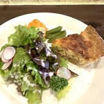 日々詩喫茶室 - ベーコンと玉ねぎのキッシュ