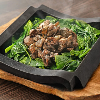 宮崎の専属養鶏場で育成された限定「神楽とり」