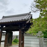 本手打ちうどん庄司 - 近くにあった金乗院の山門