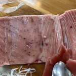 みなと市場 小松鮪専門店 - 中おち定食（900円）
      こいつも削ぎ落とす！