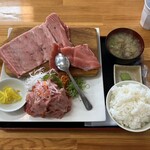 みなと市場 小松鮪専門店 - 中おち定食（900円）