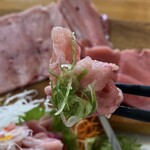 みなと市場 小松鮪専門店 - 中おち定食（900円）
      んまい！