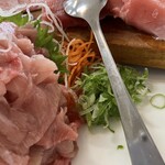 みなと市場 小松鮪専門店 - 中おち定食（900円）
      薬味も