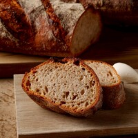 パーラー江古田さんの湘南小麦のカンパーニュ（２pieces)