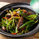 和牛サブトン肉のチンジャオニューロース～青椒牛柳～