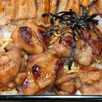 大衆食堂 定食のまる大 - 定食のまる大 ＠飯田橋 穴子と鶏の蒲焼合い盛り重の適度な歯応えの焼鶏