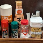 大衆食堂 定食のまる大 - 定食のまる大 ＠飯田橋 卓上調味料類など