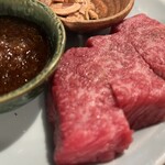 炭火焼肉ホルモン うらら - オススメ赤身