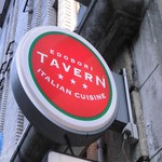 The Tavern - 電飾看板 イル・ベッカフィーコの下 