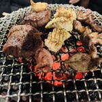 炭火焼肉ホルモン うらら - ハラミとミノとたんもと