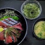 おーばんまい食堂 - マイ鰹丼定食ww。アーサーのお味噌汁も超熱々で、そう言えばそうだったと思い出しました。
