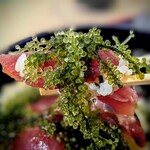 おーばんまい食堂 - 揚がりたての鰹は、モチッと滑らか、本当に美味。
海ぶどうのプチプチと合わせて、絶品ですやん！♡