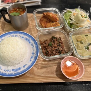 【追いパクチー】 Pakuchy Farm（パクチーファーム）（新宿南口/パクチー料理） - Retty