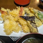 割烹 みはら - 海老・キス・白身魚・メヒカリ・ナス・ピーマン・かぼちゃなとたくさんのネタが盛付られてます。