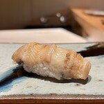 鮨 つぼみ - 煮穴子
      なんてほんわり柔らかなんでしょう！
      めちゃ美味しいd(^_^o)