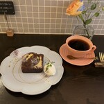 cafe 2u - パウンドケーキ チョコマーブル 550円、ブラジル トミオ・フクダ hot 580円