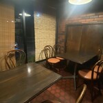 赤いピアノ - 落ち着いた店内