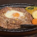 赤いピアノ - ピアノ風ハンバーグ760円(税込)