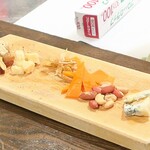 トリワイン ＰＩＫＯＳＨＨＨＵ - チーズ盛り合わせ