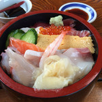 うお徳 - ランチ1000円のチラシ寿司