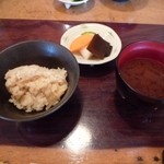 泉や - 最後の赤出汁と香の物も美味しい！