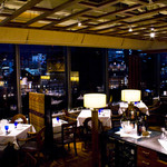 サイアムヘリテイジ東京 - 店内から東京駅夜景を臨む