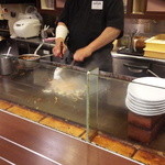 長田本庄軒 - 一度湯がいた麺を鉄板で香ばしく炒めて行きます