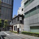 丸五 - 並んだら場所からの外観