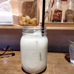 レインボウスパイス カフェチャイストール - 自家製ラッシー