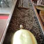 石臼挽き蕎麦香房 山の実 - そば殻のディスプレー