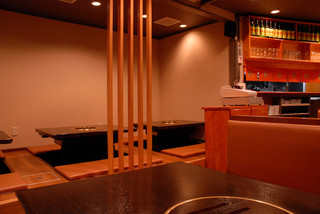 Kimu No Ie - 1階はテーブル席と掘りコタツ。