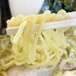やまむろラーメン - ツルッとプリッとした中細麺