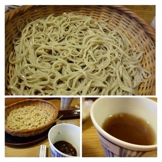 赤間茶屋 あ三五 - こちらは二・八蕎麦です。ご主人によると十割よりは軽い味わいだとか。