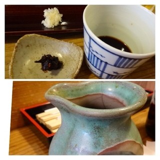 赤間茶屋 あ三五 - 薬味と別添えの「つゆ」が出されます。自由に「つゆ」が追加できるのがいいですね。