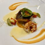 299057856 - ◉ お魚料理
                    　・鮮魚イサギのポワレ、赤海老、
                    　・人参のグラッセとピュレ