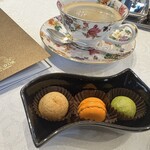 シャトー　ラ・パルム・ドール - ◉ プティフールとカフェ
      　・フィナンシェ
      　・マンゴーのチョコレート
      　・アオサのガトゥー