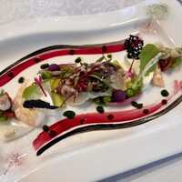 シャトー　ラ・パルム・ドール - ◉ 前菜
                    　・海の幸グリーンアスパラガスのアンサンブル
                    　・ホワイトアスパラガスのムース
                    　・海老、帆立、ホタルイカ、貝、イカ、小柱