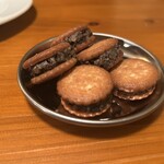 CHIISAKATTA ONNA - ビスケット