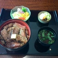 赤坂 津つ井 総本店 - ビフテキ丼セット！