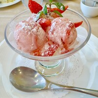 クチーナ イタリアーナ ディンミ - いちごのパフェ♪♪